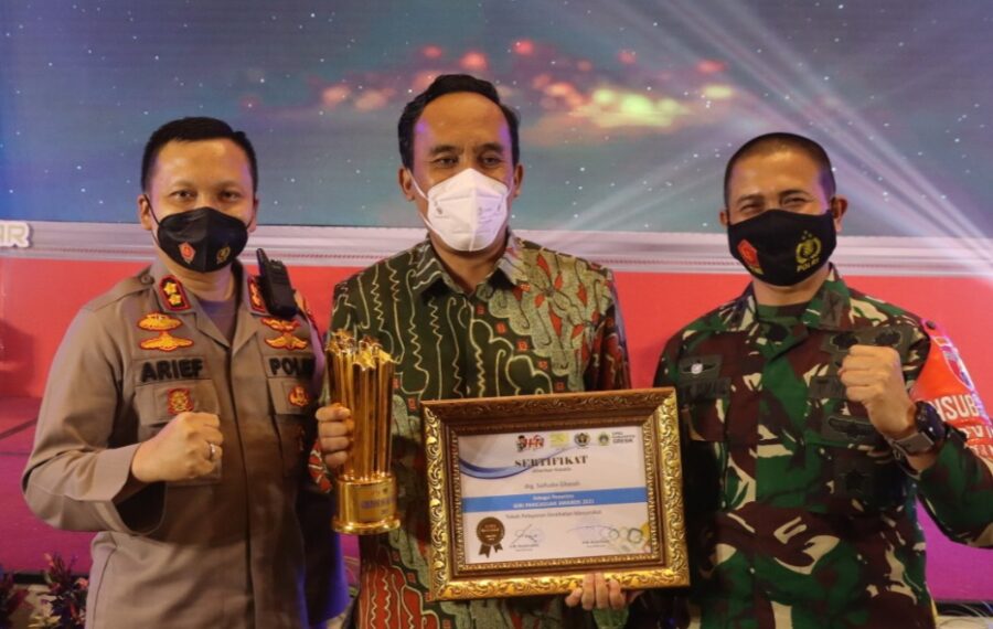 Kapolres Gresik Raih Penghargaan Giri Pancasuar Awards Kategori