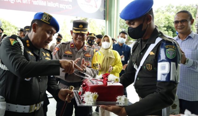 Hut Pom Ad Ke Kapolres Lhokseumawe Diwakili Kabag Ops Antar Kue