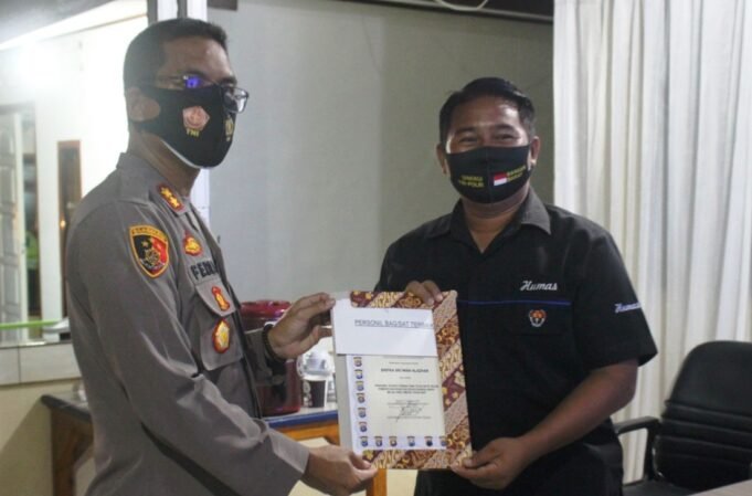 Aktif Dalam Pemberitaan Polres Bangka Barat Melalui Multimedia, Bripka Sri Iwan Dapat Penghargaan dari Kapolres Bangka Barat