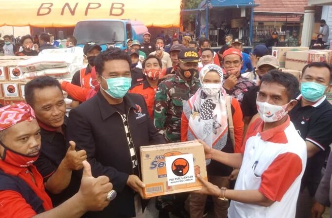DPC Partai PDIP Kabupaten Cirebon, Ikut Serta Meringankan Beban Masyarakat Desa Slangit Kabupaten Cirebon
