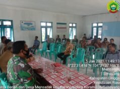 Babinsa Mensanak Koptu A Harahap, Ajak Warga Untuk Membangun Rumah Korban Dengan Swadaya