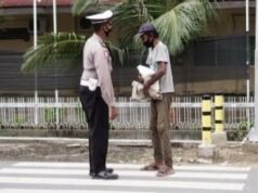 Satlantas Polres Lhokseumawe Bagikan Sembako Kepada Juru Parkir