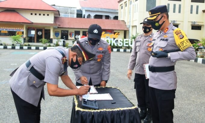 Kapolres Lhokseumawe Pimpin Upacara Sertijap Kabag Ren, Kasat Polair dan Kapolsek Kuta Makmur