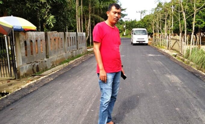Pengaspalan Jalan Kecamatan Idi Timur, Diduga Tanpa Papan Proyek