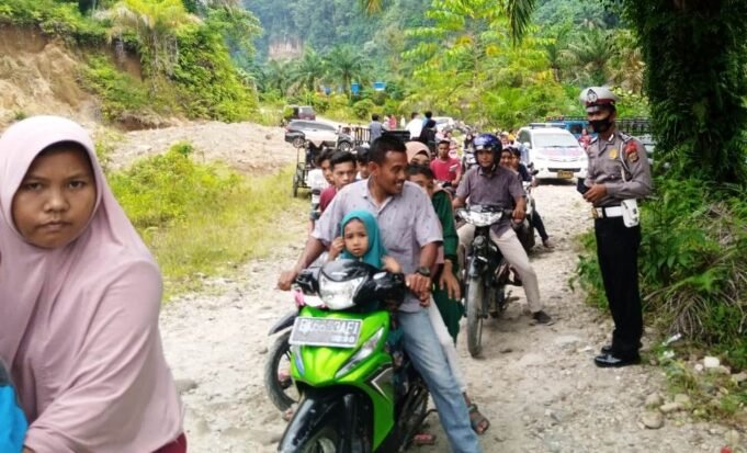 Satlantas Polres Subulussalam Amankan Jalur Wisata Pemandian di Sikelang