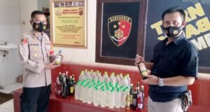Sikat Penjualan Miras Jelang Malam Tahun Baru 2021, Polsek Depok Dalam Giat Cipta Kondisi 2020