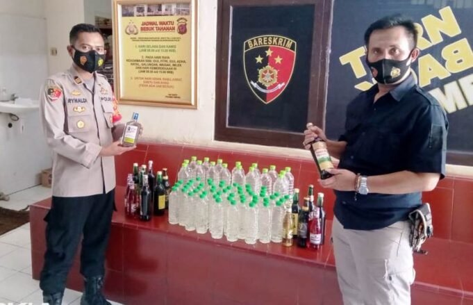 Sikat Penjualan Miras Jelang Malam Tahun Baru 2021, Polsek Depok Dalam Giat Cipta Kondisi 2020