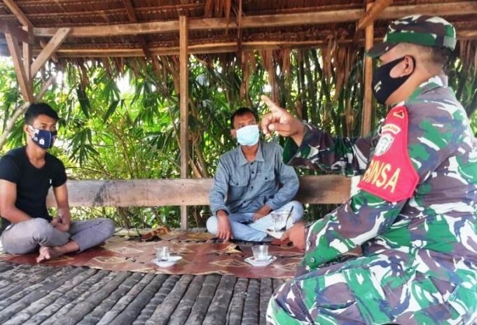 Babinsa Himbau Warga Waspada Keamanan Desa