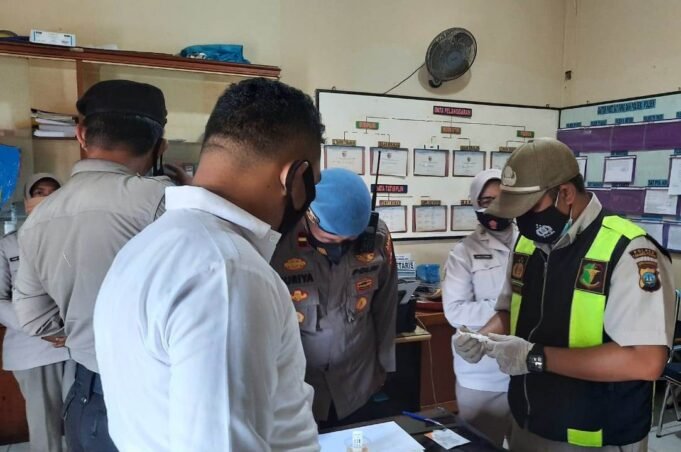 Berantas Penyalahgunaan Narkoba, Personel Polres Tanjungpinang Cek Urine Secara Acak