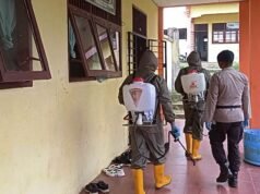 Covid 19 Belum Usai, Brimob Polda Aceh Sosialisasi Protokol Kesehatan Serta Semprot Disinfektan di Sekolah