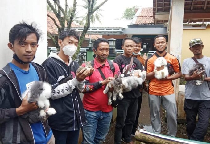 Geliat Masyarakat Desa Bojong Cilimus Dalam Kebangkitan Kreatif Ekonomi dan Wisata