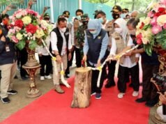Wakapolda Jatim Dampingi Gubernur Jatim Resmikan RS Lapangan di Madiun