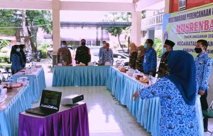 Kapolsek Kedamean Hadiri Musrenbang Tingkat Kecamatan