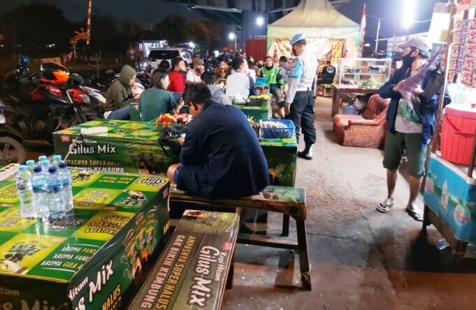 Kerumunan massa di Jalan Pronggol dibubarkan Ops Yustisi Polsek Lemahwungkuk
