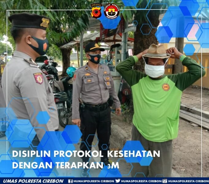 Polresta Cirebon Bagikan Ribuan Masker dan Sosialisasi PPKM