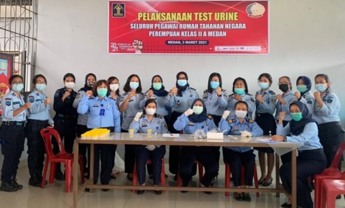 Sukseskan P4GN, Karutan Ema Puspita Tes Urine Seluruh Pegawai Rutan Perempuan Medan