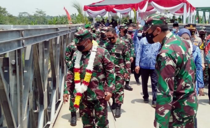 Berdampak Akses Ekonomi, Pangdam Siliwangi Resmikan Akses Jembatan di Purwakarta