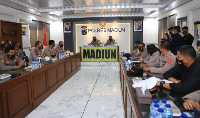 Kapolda Jatim Berikan Semangat Anggota Madiun, Dalam Penanganan Covid-19