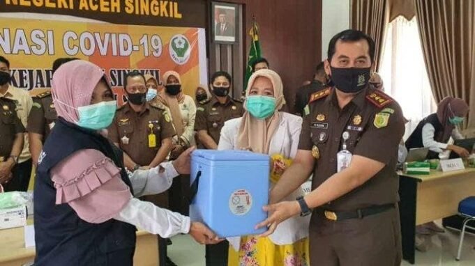 Pegawai Kejari Aceh Singkil Disuntik Vaksin Covid-19