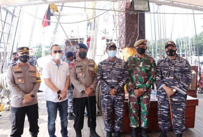 Wakapolres Hadiri Kegiatan Joy Sailing dengan KRI Dewaruci di Pangkalan TNI Angkatan Laut Lanal Cirebon