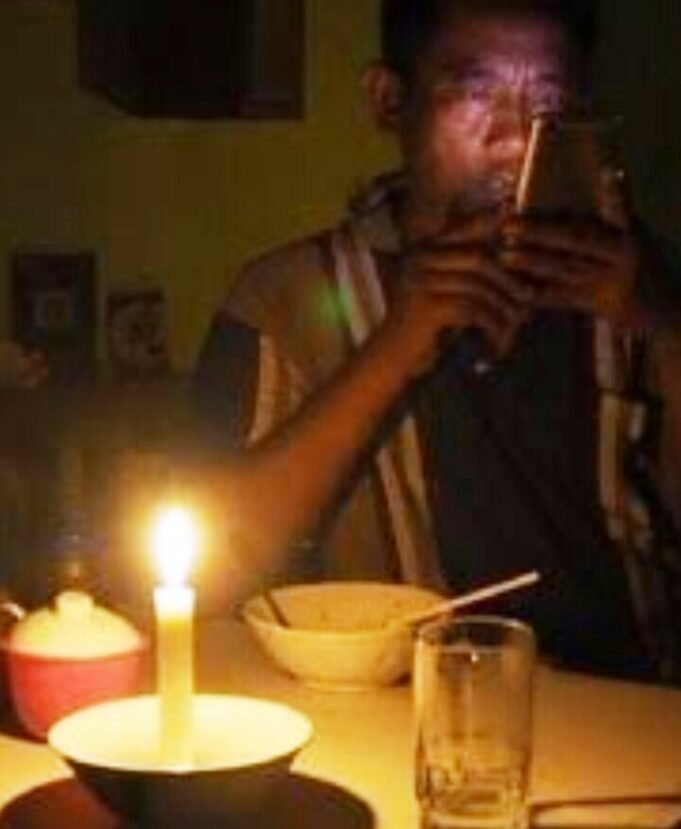 Astaghfirullah.. Listrik Padam Saat Buka Puasa Pertama