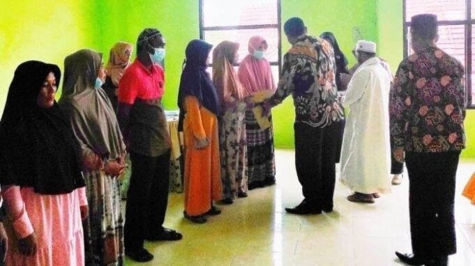 Jelang Ramadhan Kemenag Aceh Singkil Distribusikan Zakat Kepada Mustahik dan Mualaf