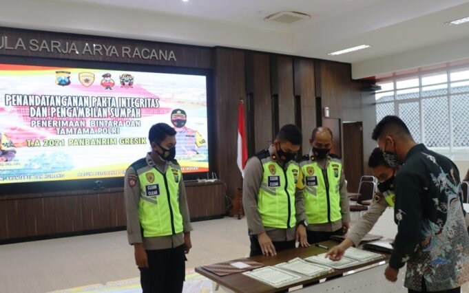 Polres Gresik Gelar Pakta Integritas Panitia dan Peserta Seleksi Polri