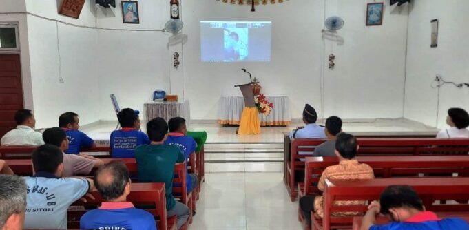 Warga Binaan Lapas Gunungsitoli Melaksanakn Ibadah Online Bersama Pdt. Daniel Alexsander,S.Th.M.Th