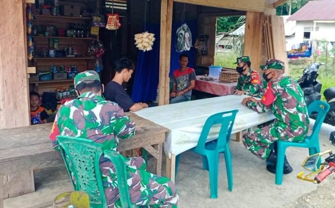 Babinsa Koramil 10/Lolowa’u Kodim 0213/Nias, Laksanakan Kegiatan Komsos di Desa Lolowau Nias Selatan