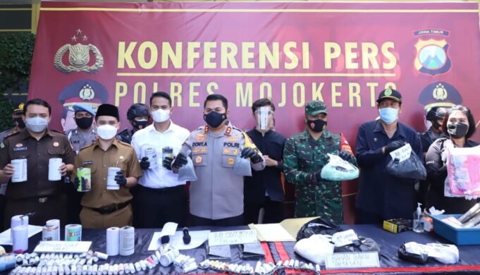 Gerebek 3 Home Industry Petasan, Polisi Sita 70 Kg Peledak dan Ribuan Petasan Siap Edar