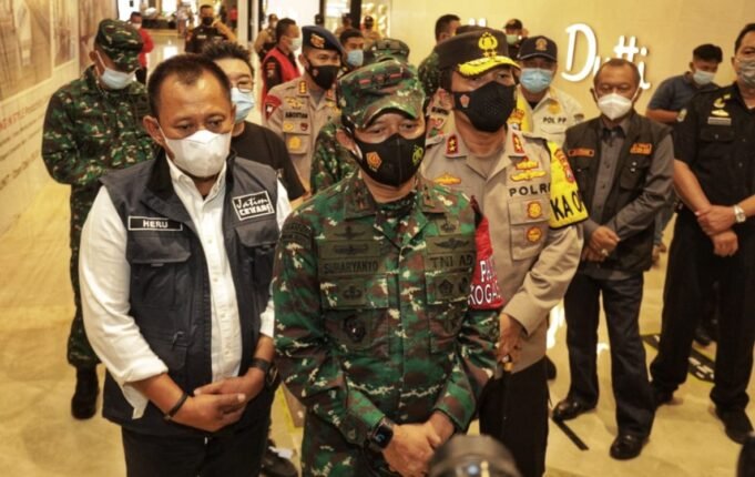 Pastikan Prokes Pusat Perbelanjaan, Forkopimda Jatim Sidak Tunjungan Plaza