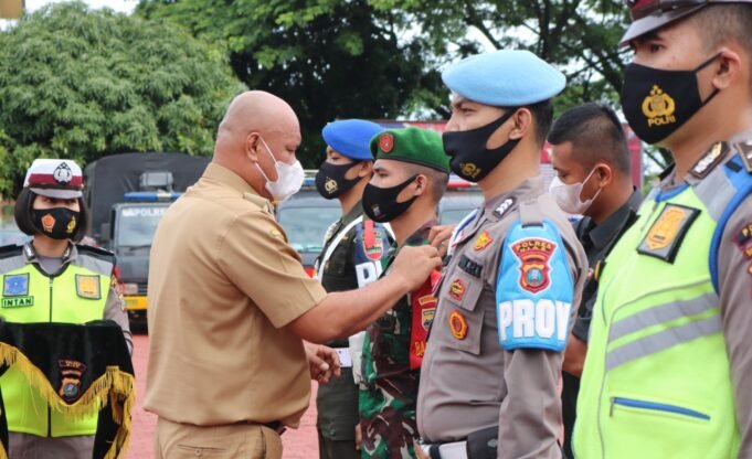 Bupati Nias Utara Pembina Apel Gelar Pasukan Operasi Ketupat Toba Tahun 2021 di Polres Nias