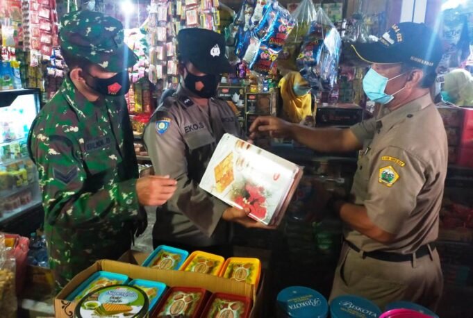 Jelang Idul Fitri 1442 H, Forkopincam Kedamean Sidak ke Pasar Antisipasi Mamin Kadaluarsa