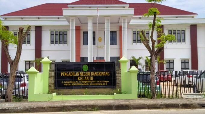 Majelis Hakim Pengadilan Negeri Bangkinang Meminta Kasus yang di Laporkan Ke (MA) Aga Pelapor Menandatangani Surat Klarifikasi