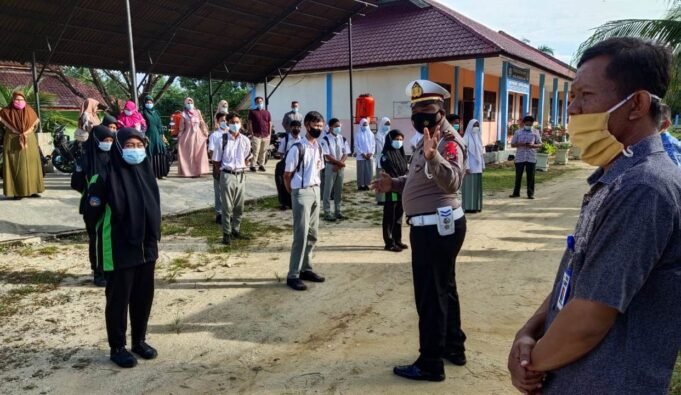Satlantas Polres Aceh Singkil Laksanakan “Kegiatan Saweu Sikula” Bagi Pelajar