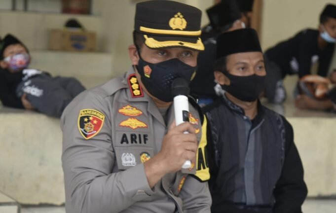 Polresta Cirebon Gelar Baksos dan Vaksinasi Covid-19 di Desa Kerandon
