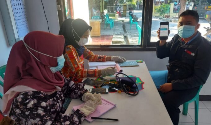 Pemohon SIM di Polres Cirebon Kota, Dapatkan Suntik Vaksin Gratis