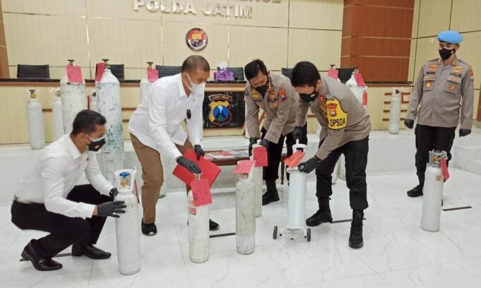 Tim Satgas Gakkum Polda Jatim, Bongkar Penjualan Tabung Oksigen Tak Sesuai Harga Eceran di Sidoarjo