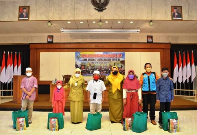 25 Anak Yatim dan Piatu Akibat Covid-19 Gresik Terima Bantuan