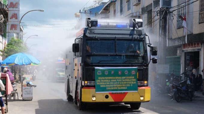 Polres Tanjungbalai, Kodim 0208 Asahan, Lanal Tanjungbalai Asahan Bersama Pemko Tanjungbalai dan Lion Club 307 A2 Golden Estate Laksanakan Penyemprotan Disinfektan Secara Massal