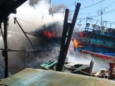 Dugaan Kosleting Listrik, Dua Unit Kapal Freesher Nyaris Hangus Terbakar di Gudang Horas Jalan Baru
