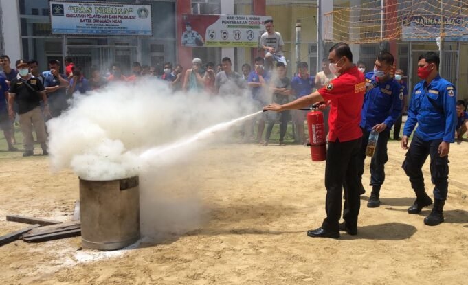 Kalapas Kelas II B Gunungsitoli Melaksanakan Silmulasi Kebakaran Bagi ASN dan Warga Binaan Lapas