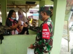 Peduli Warga, Polsek Gunung Jati Bagikan Masker Gratis Jelang Pemilihan Kuwu