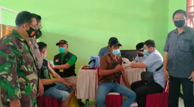 Sebanyak 1000 Dosis, DMI Kecamatan Kedamean Gelar Vaksinasi Massal di Masjid Jami’ Nurul Jannah