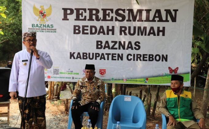 Baznas Kabupaten Cirebon Bantu Bangun Rutilahu Warga Pamengkang