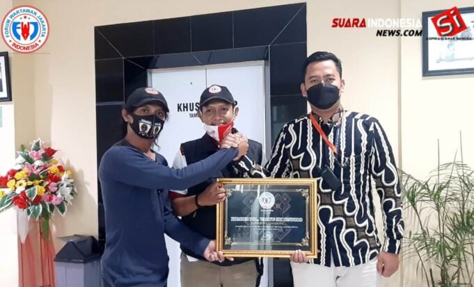 Bentuk Apresiasi, FWJ Berikan Piagam Kepada Kapolresta Tangerang KOMBES Pol. Wahyu Sri Bintoro