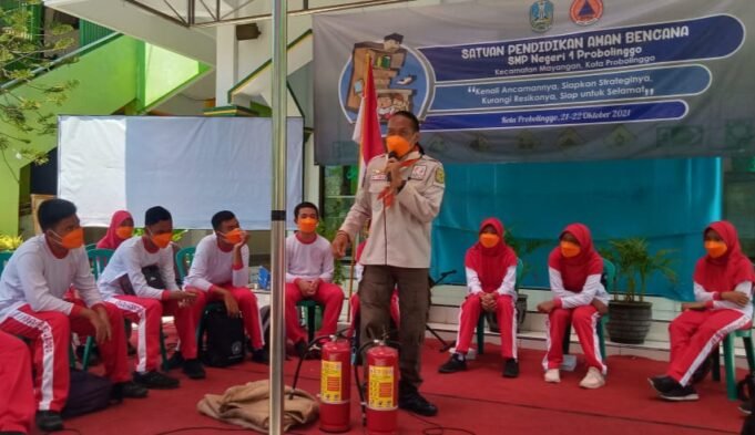 Tim SPAB SRPB Jatim Gelar Edukasi di SMPN 1 Kota Probolinggo