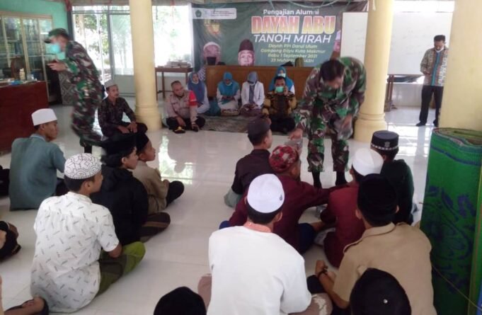 Muspika Kecamatan Kuta makmakmur Sosialisasi Vaksin di Dayah Untuk Cegah Penyebaran Covid-19