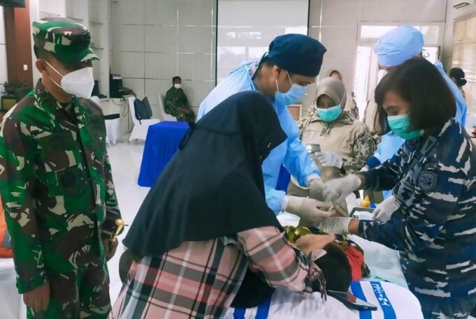 Peringati Hari Kesehatan TNI AL, Lanal Banten Gelar Khitanan Massal