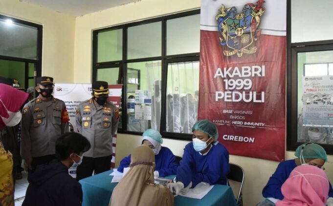 Polresta Cirebon Gelar Vaksinasi Massal di Tiga Lokasi